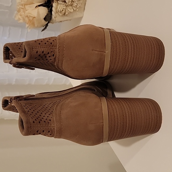 Ankle Boots - Picture 4 of 5